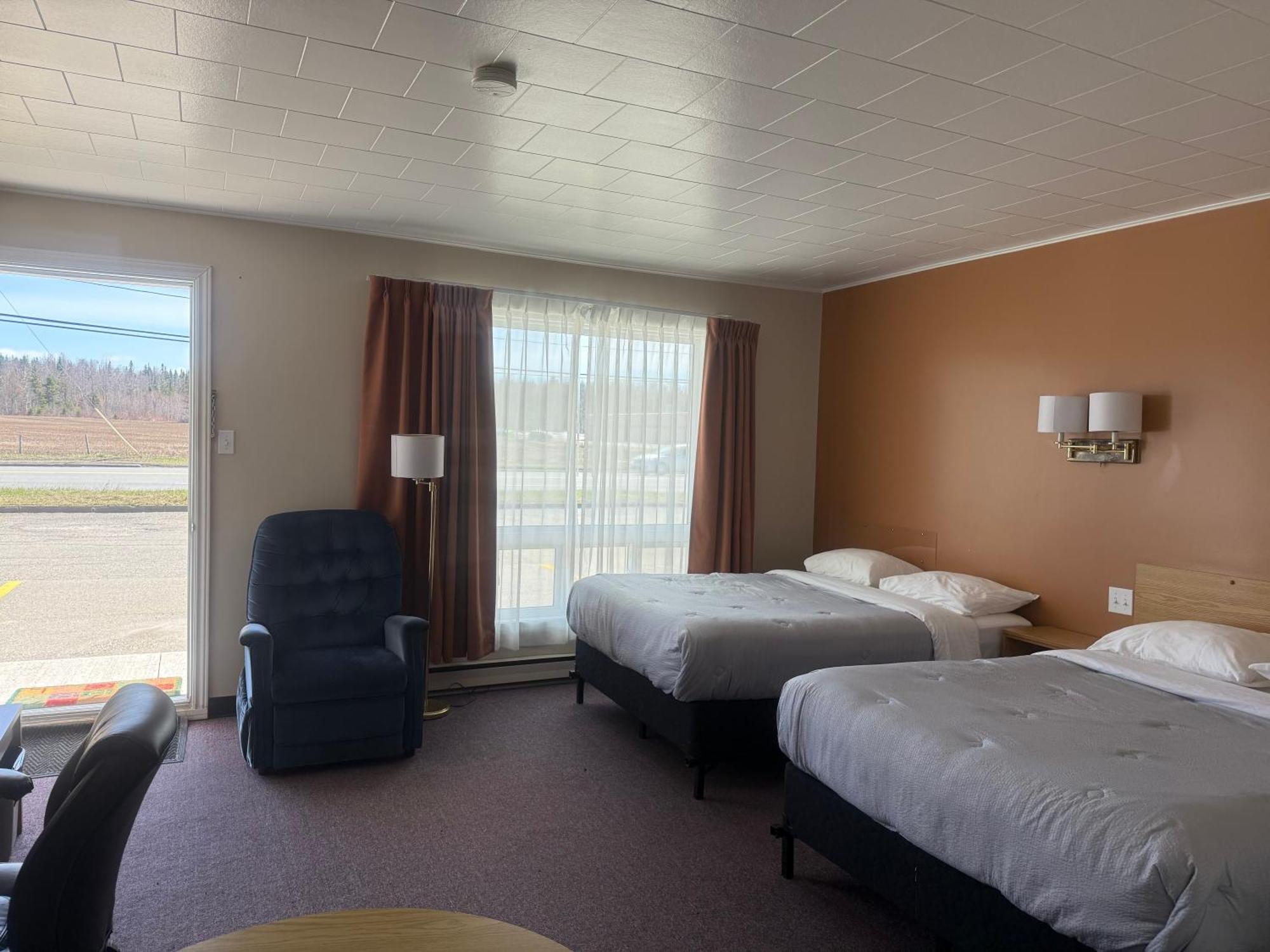 Le Campagnard Hotel Matane Exterior foto