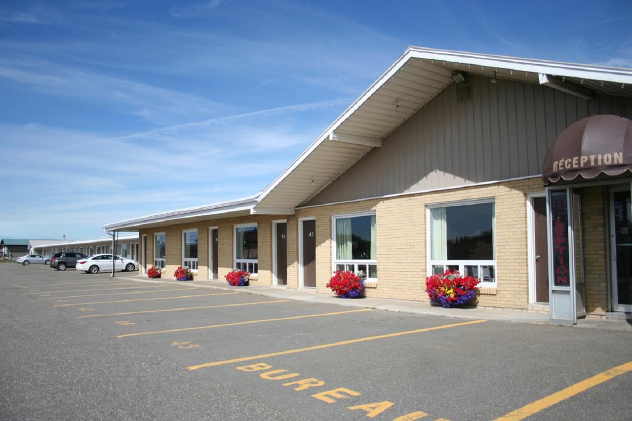 Le Campagnard Hotel Matane Exterior foto